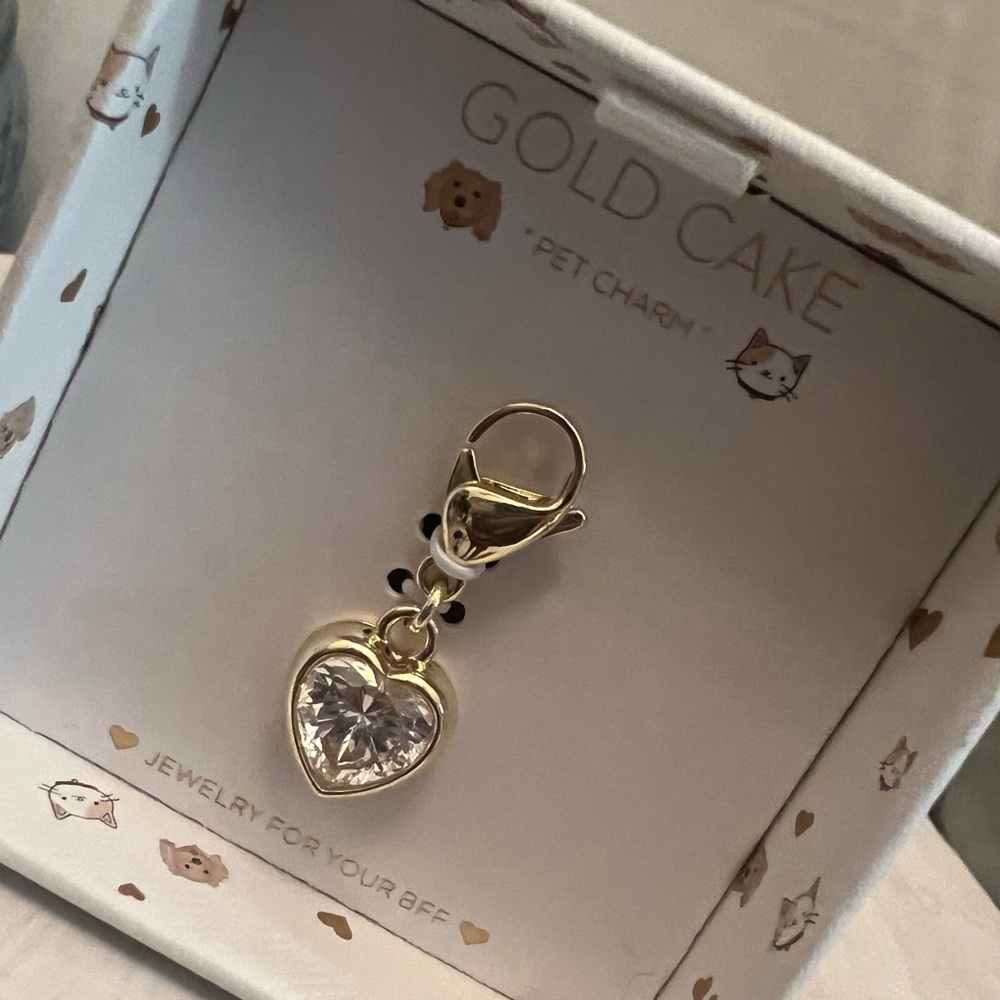Gold Cake Heart Pet Charm - Picture 2 of 3
